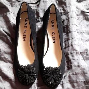 Anne Klein Flex Black Flats with Tassel Detail NWOT